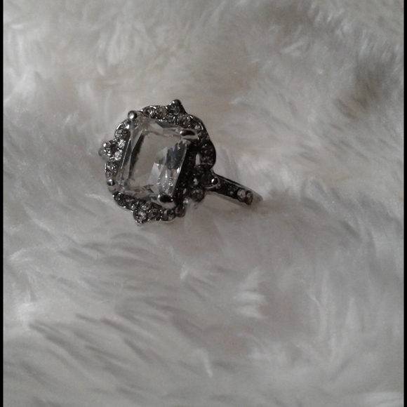 Reproduction Vintage Look Ring - Picture 3 of 4